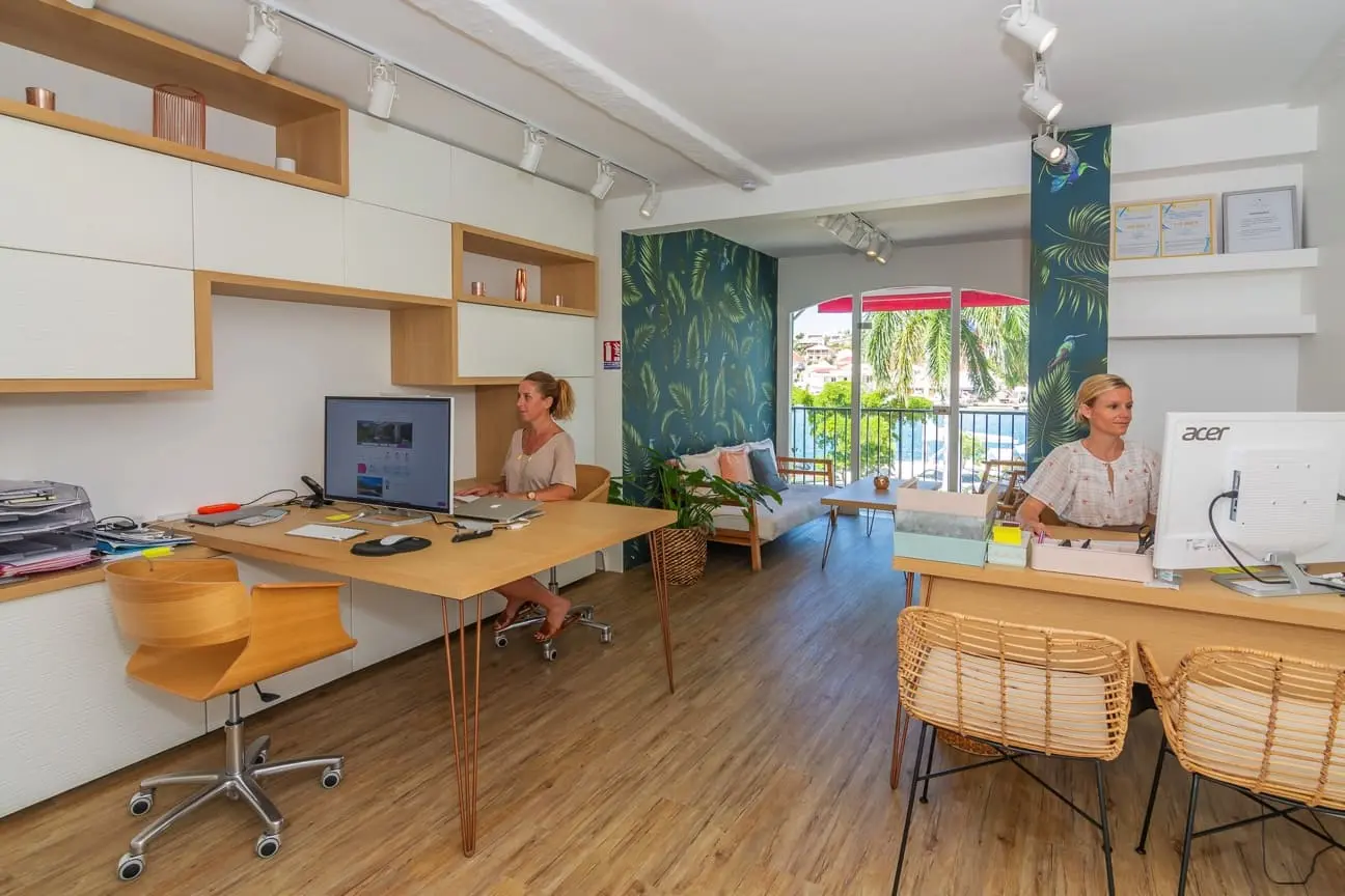 L’équipe dans les bureaux Corcoran St Barth à Gustavia