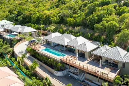 Bonnie & Clyde Estate · 4